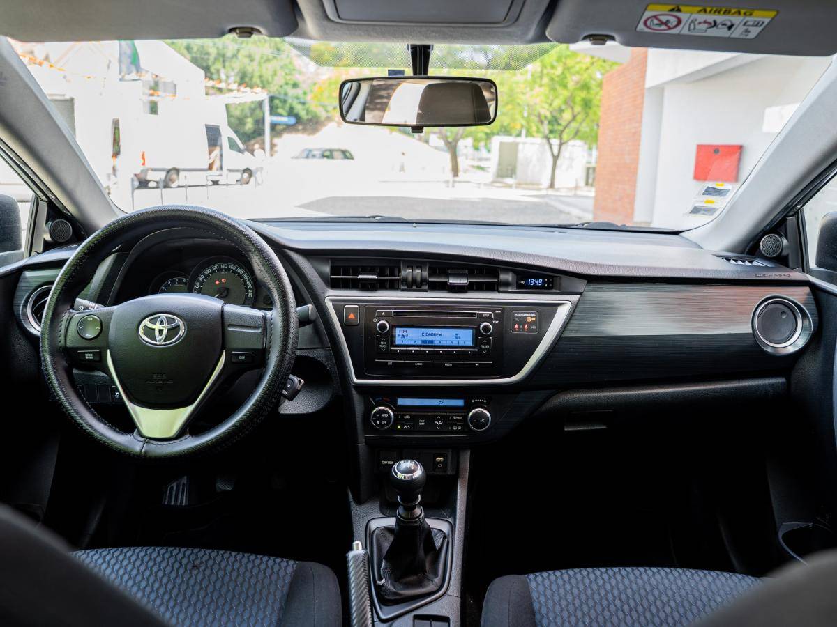 toyota-auris-touring-sports-2014-diesel-1364cc