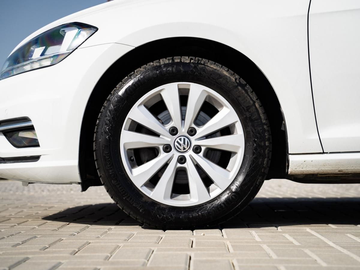 volkswagen-golf-variant-2019-diesel-1598cc