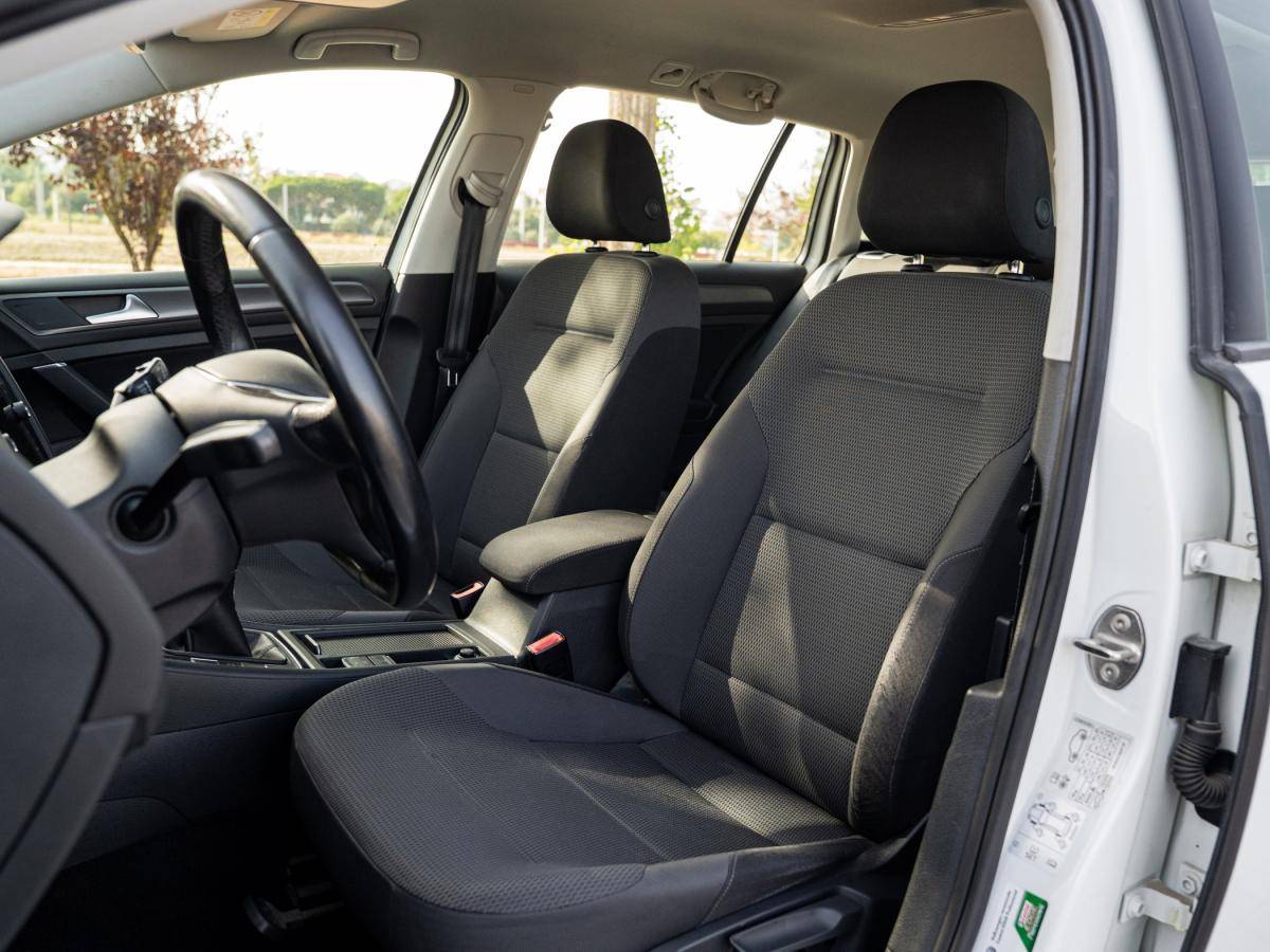 volkswagen-golf-variant-2019-diesel-1598cc