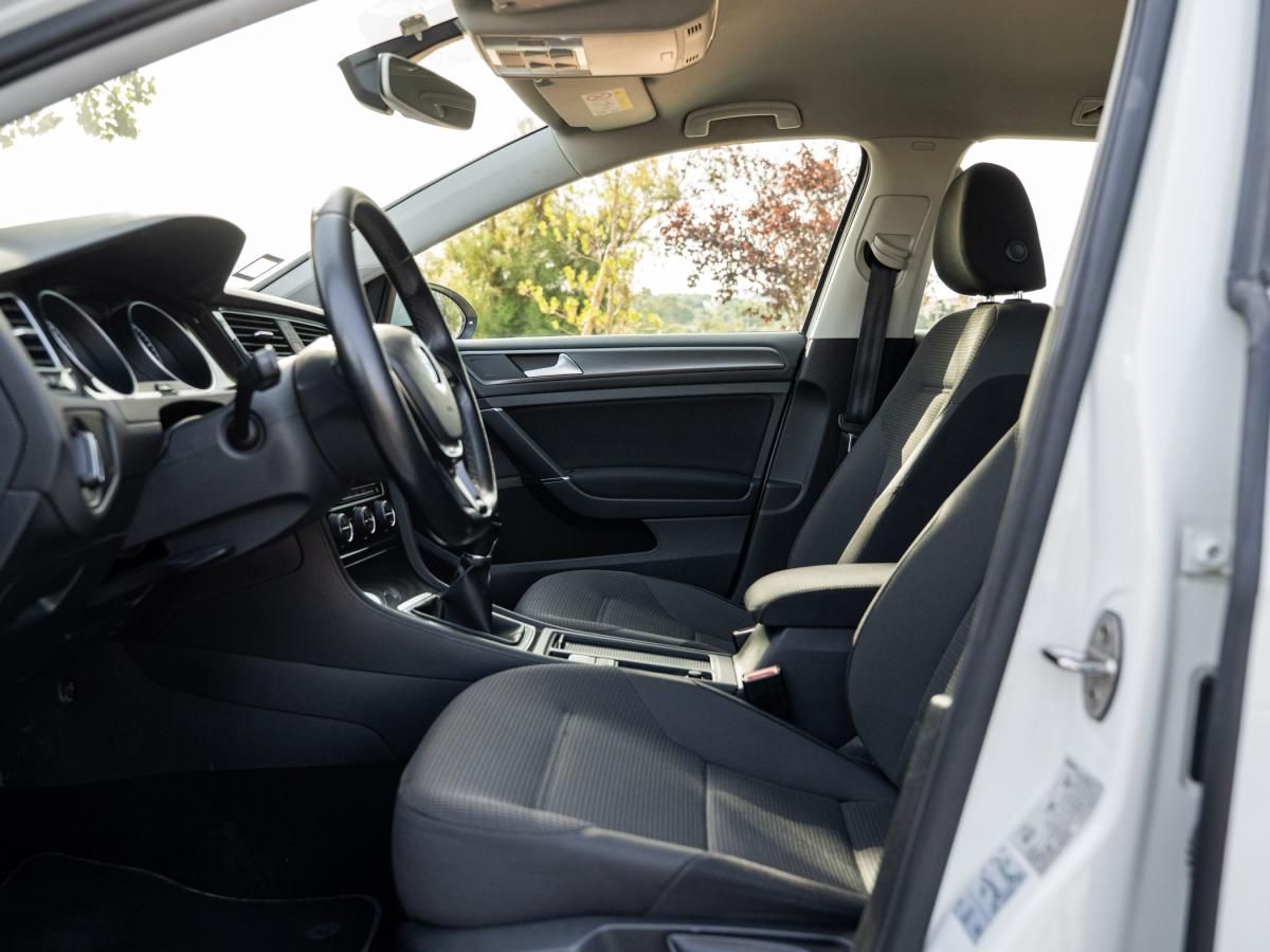 volkswagen-golf-variant-2019-diesel-1598cc