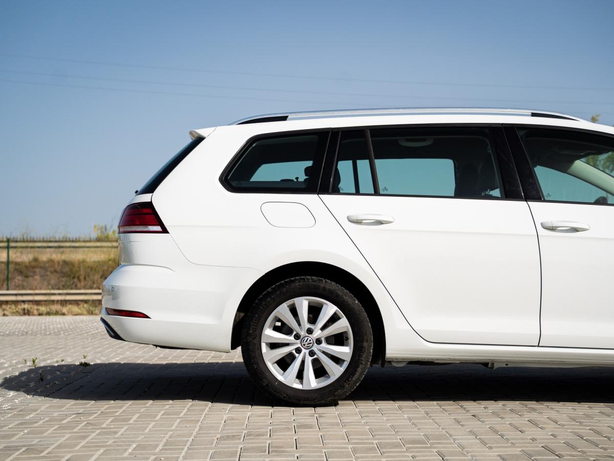 volkswagen-golf-variant-2019-diesel-1598cc