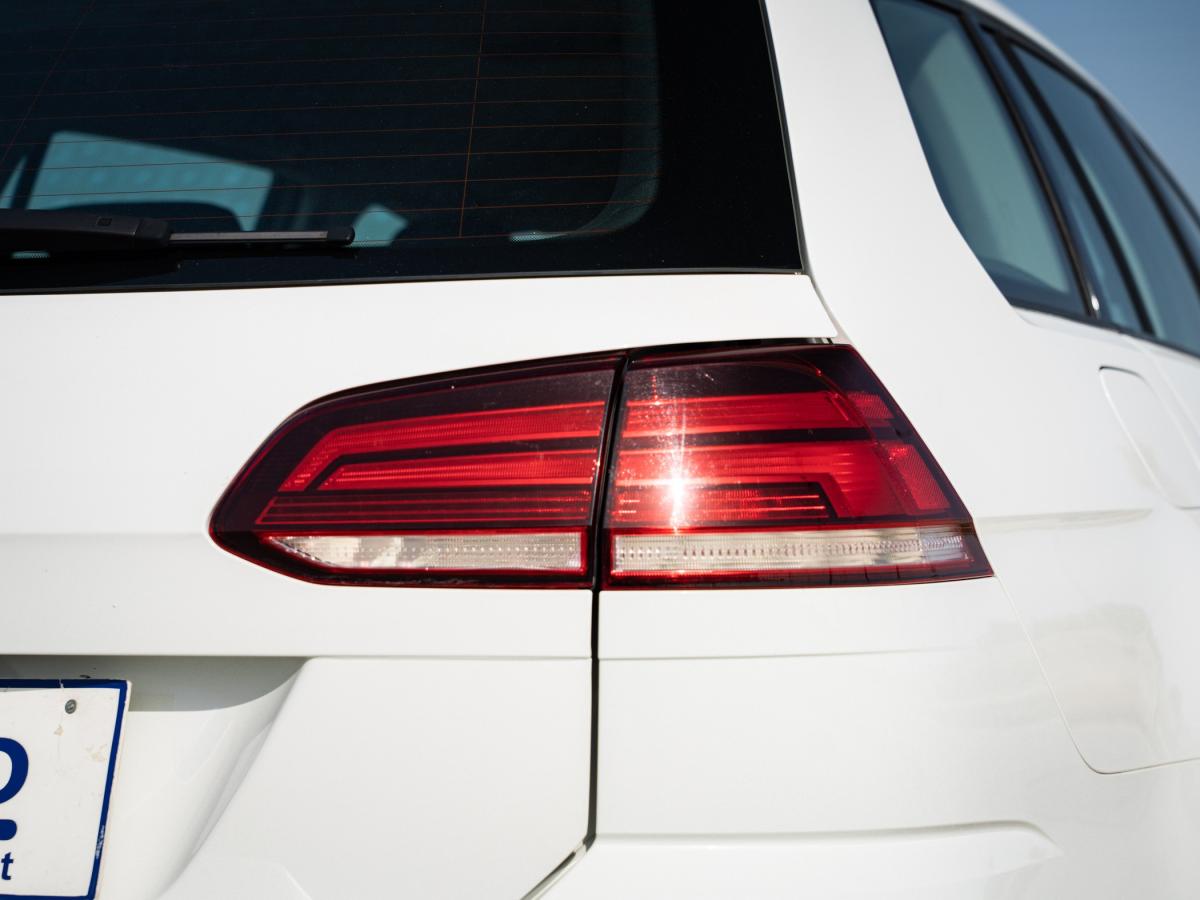 volkswagen-golf-variant-2019-diesel-1598cc