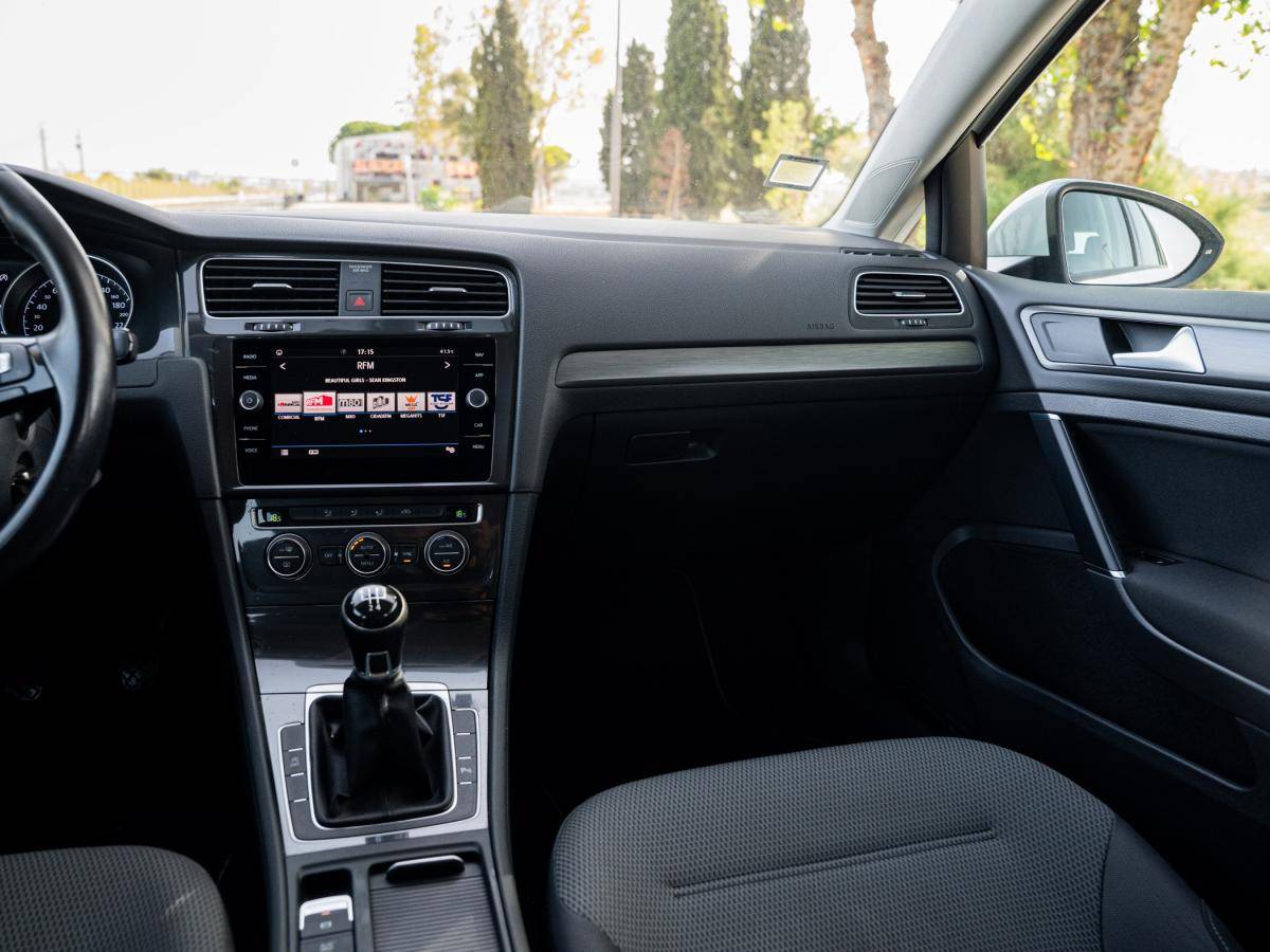 volkswagen-golf-variant-2019-diesel-1598cc