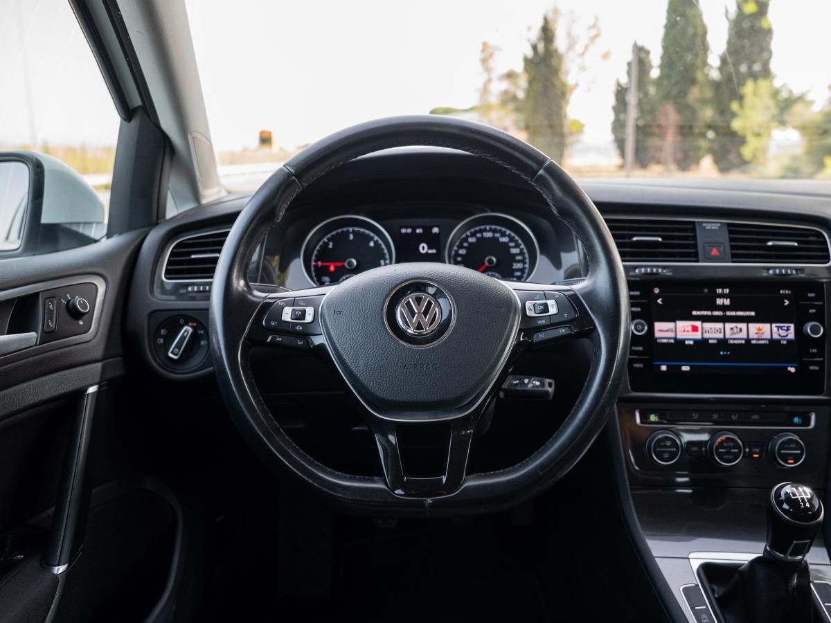 volkswagen-golf-variant-2019-diesel-1598cc