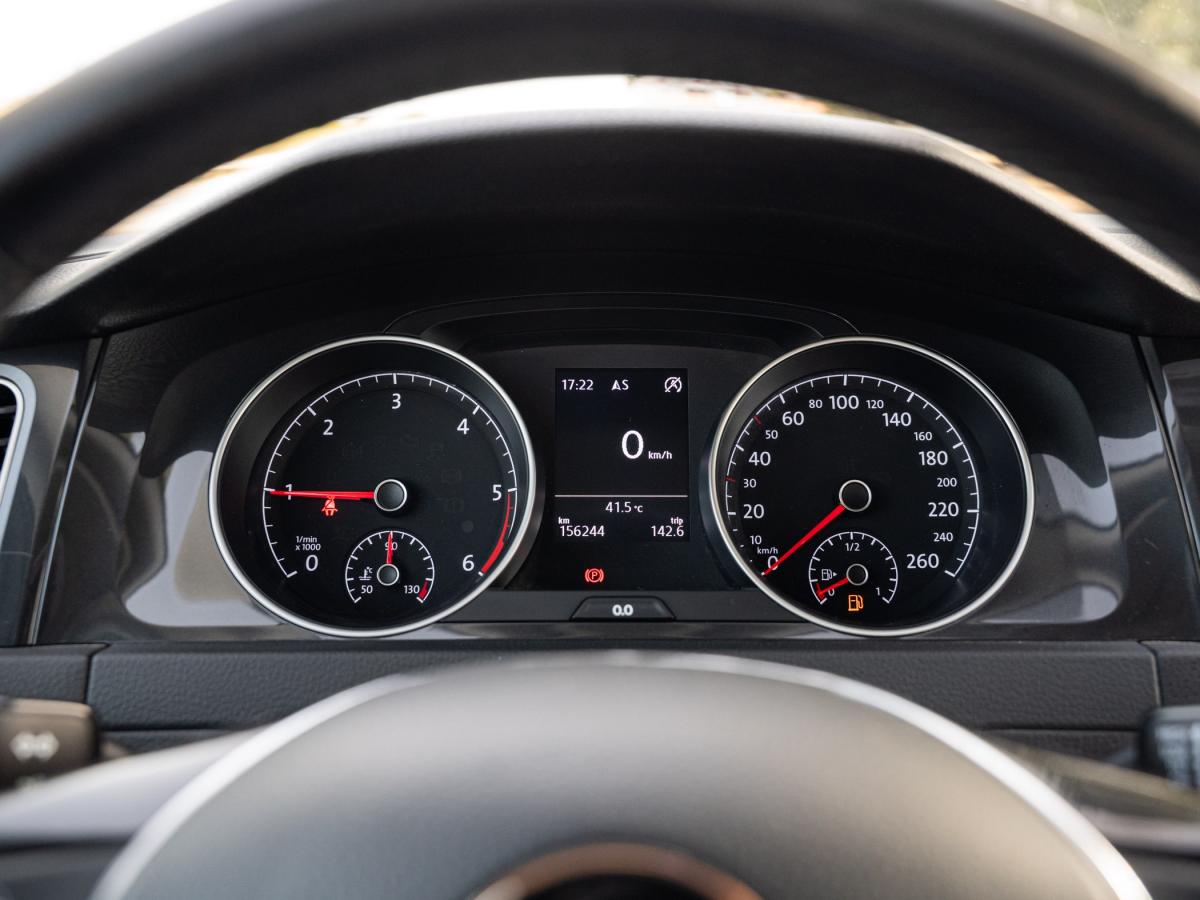 volkswagen-golf-variant-2019-diesel-1598cc