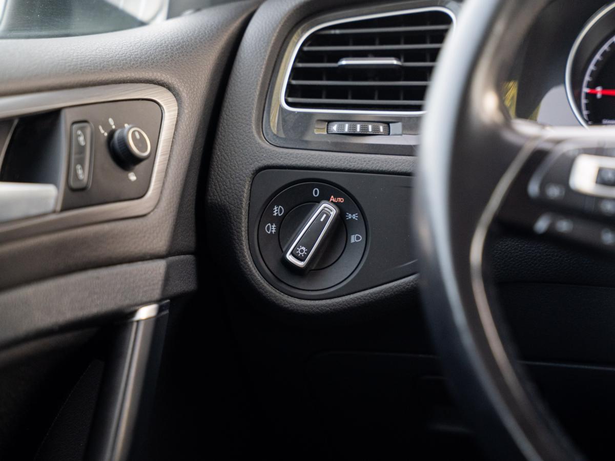 volkswagen-golf-variant-2019-diesel-1598cc