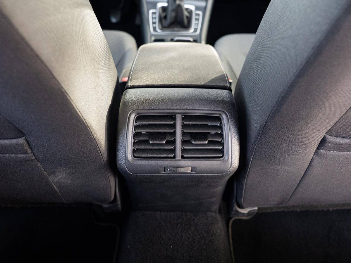 volkswagen-golf-variant-2019-diesel-1598cc