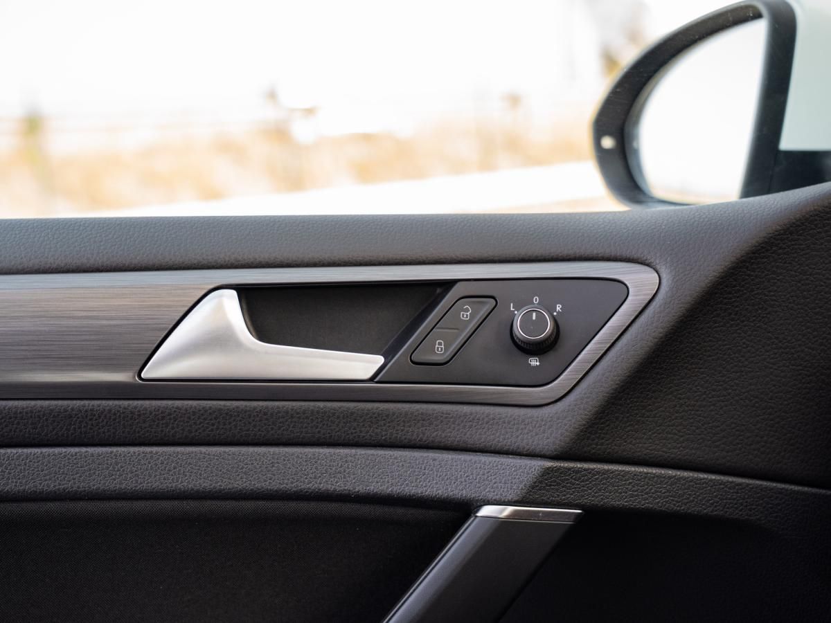 volkswagen-golf-variant-2019-diesel-1598cc