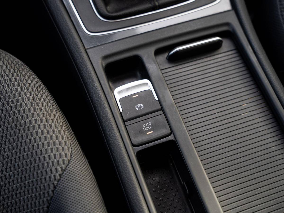 volkswagen-golf-variant-2019-diesel-1598cc