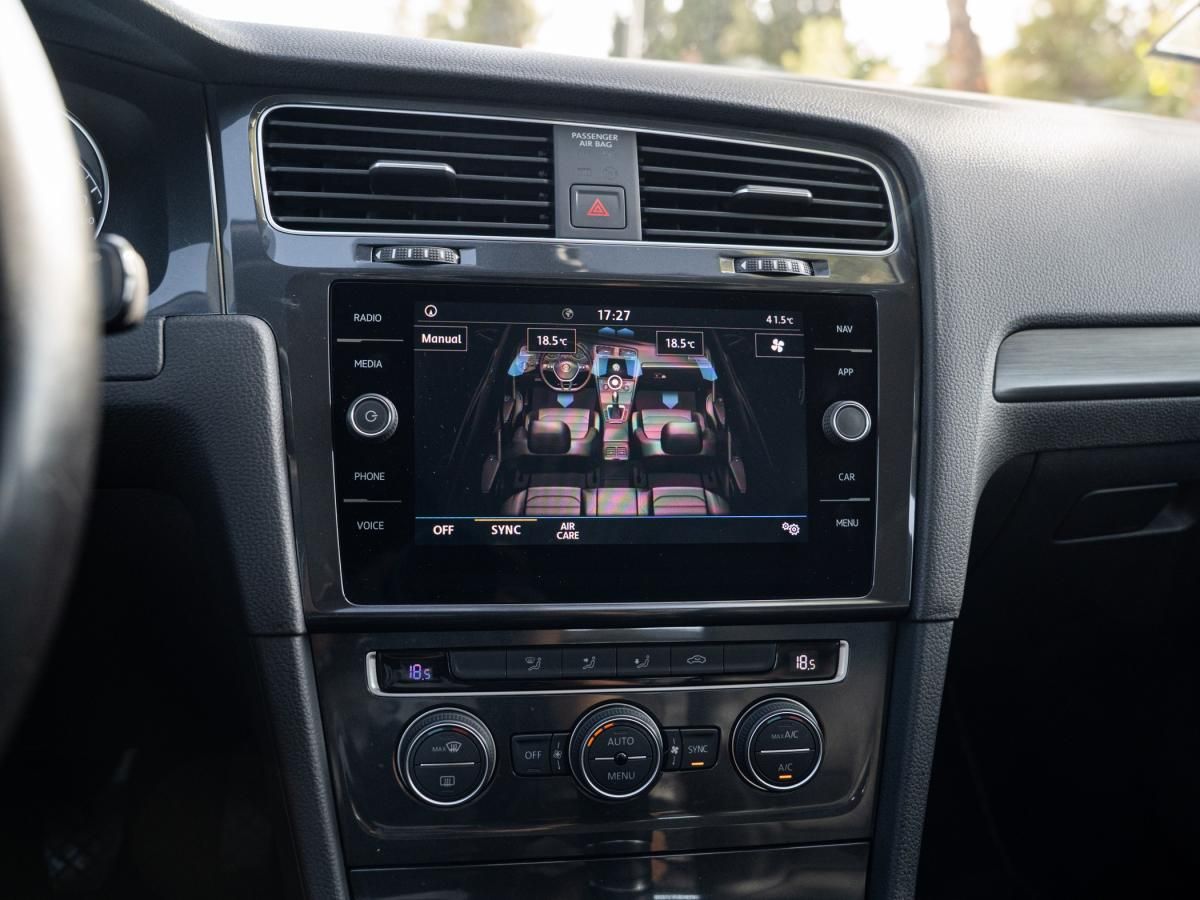 volkswagen-golf-variant-2019-diesel-1598cc