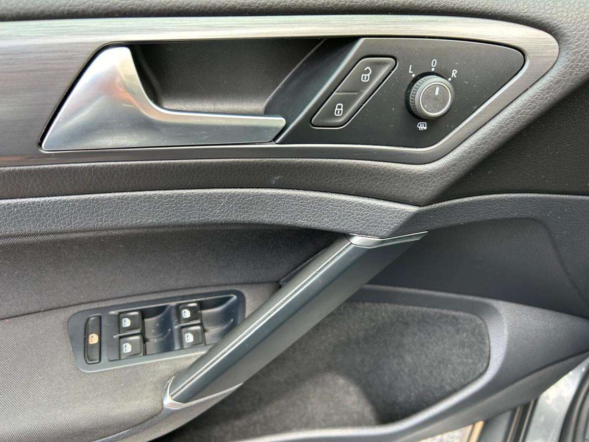 volkswagen-golf-variant-2020-diesel-1598cc