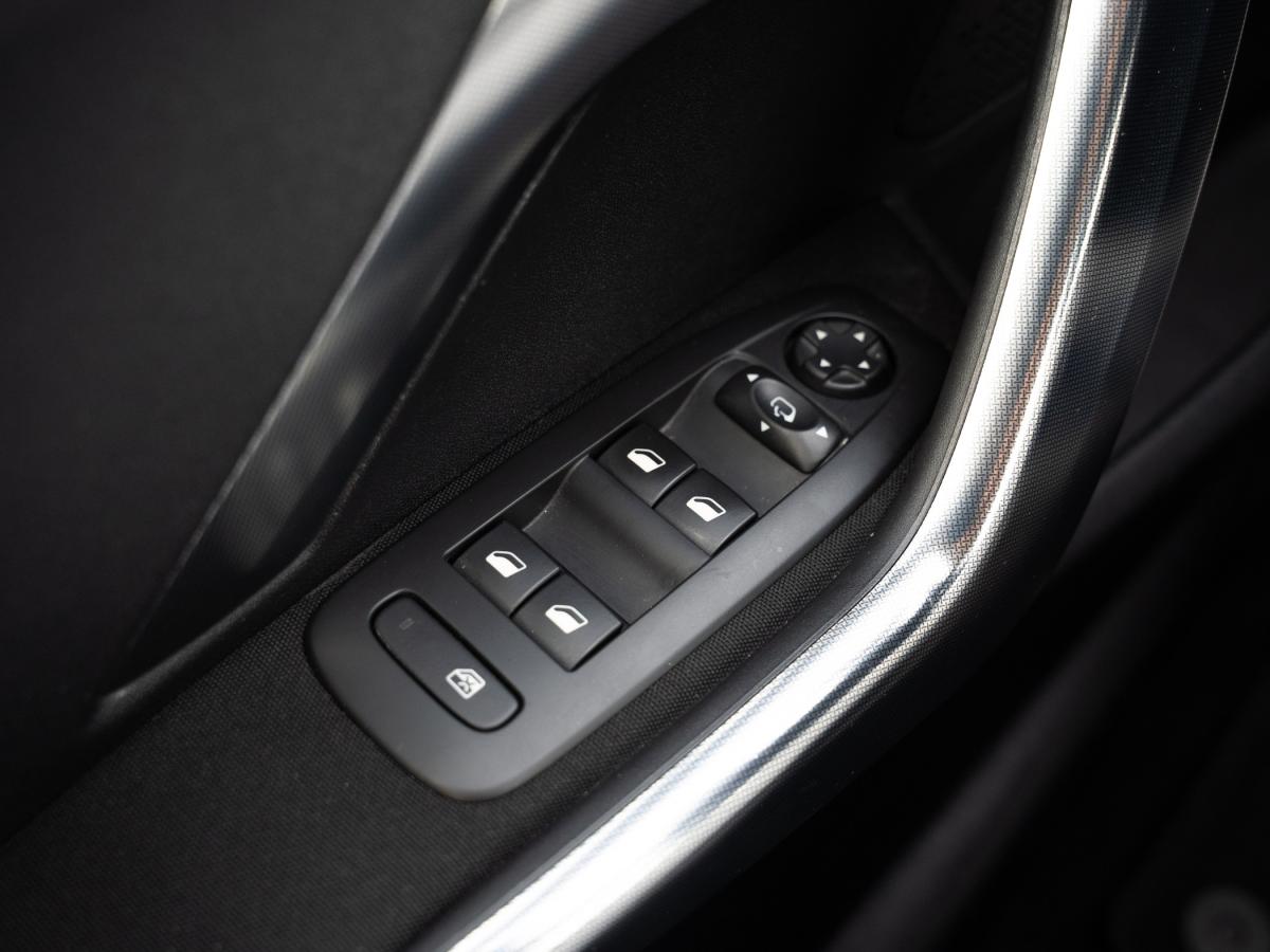 peugeot-2008-2017-gasolina-1199cc