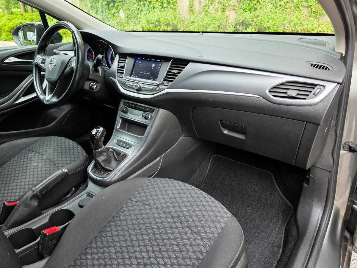 opel-astra-2021-diesel-1496cc