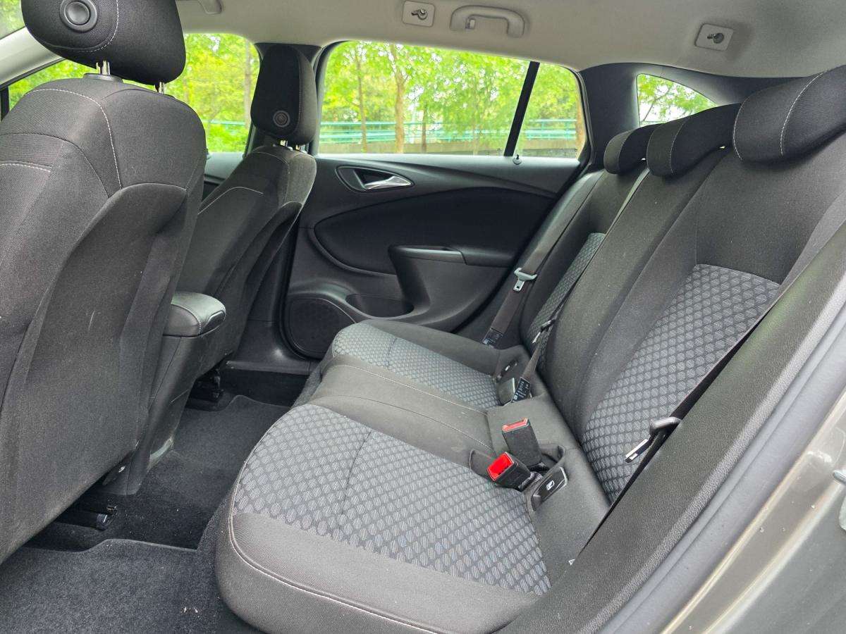 opel-astra-2021-diesel-1496cc