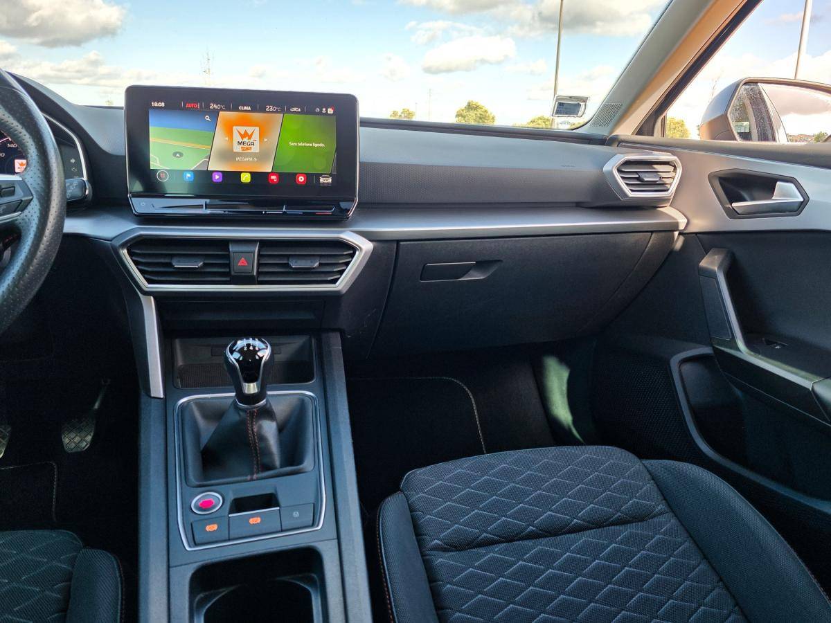 seat-leon-st-2023-gasolina-999cc
