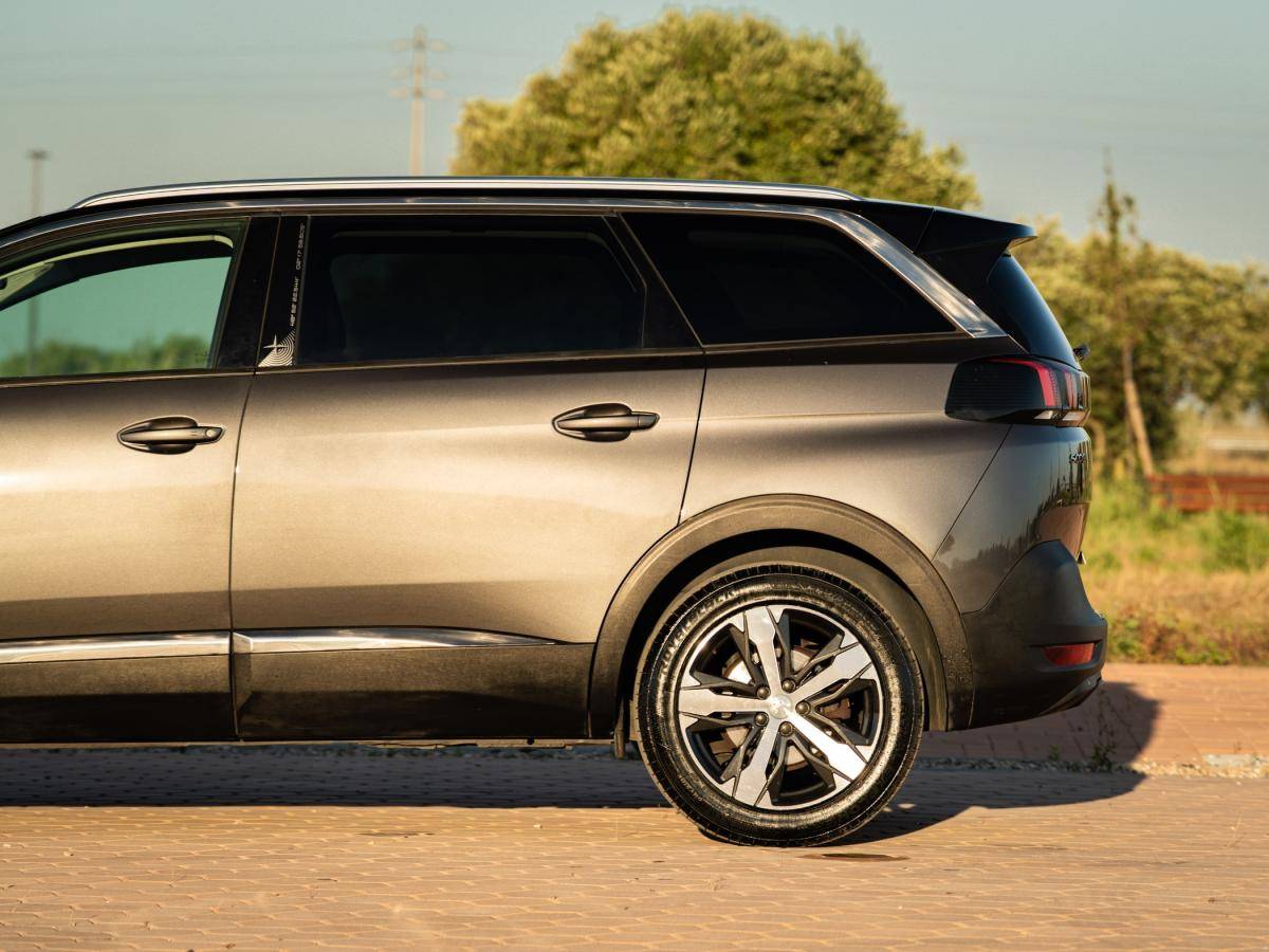 peugeot-5008-2019-diesel-1499cc
