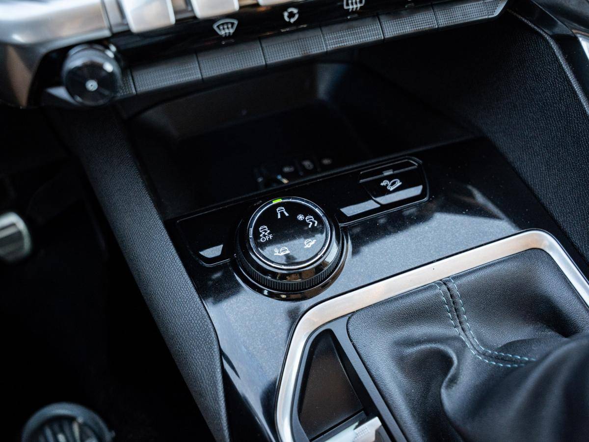 peugeot-5008-2019-diesel-1499cc