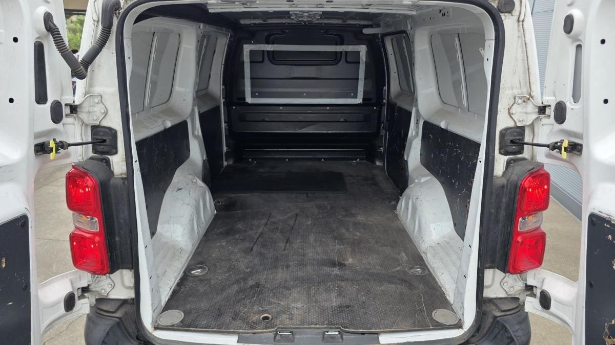 opel-vivaro-2021-diesel-2000cc