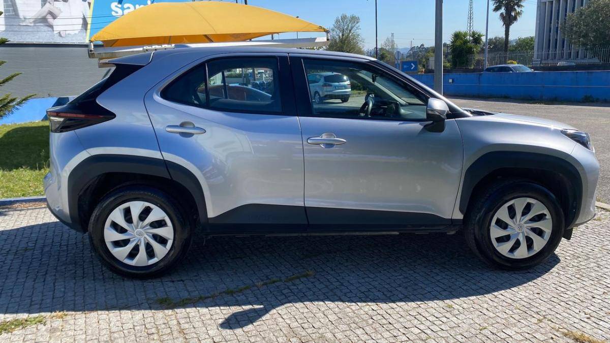 toyota-yaris-2022-hibrido-a-gasolina-1490cc