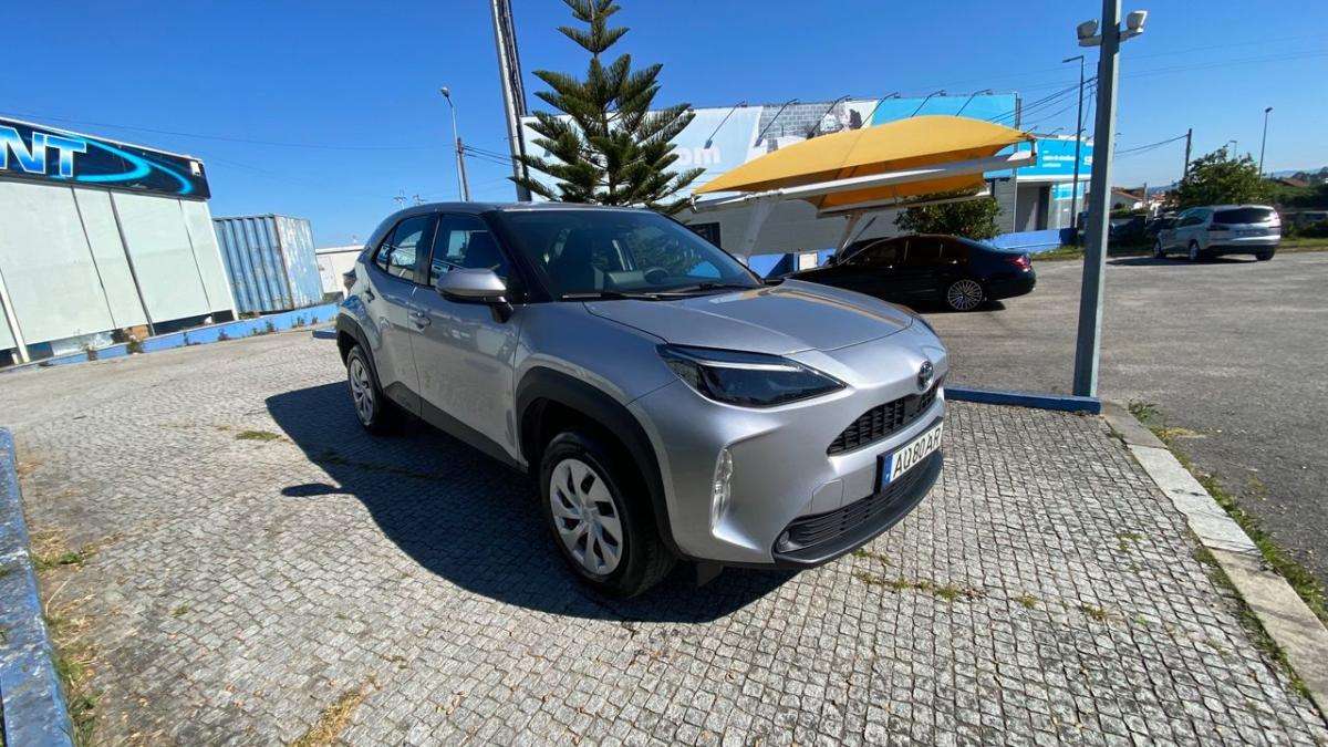 toyota-yaris-2022-hibrido-a-gasolina-1490cc