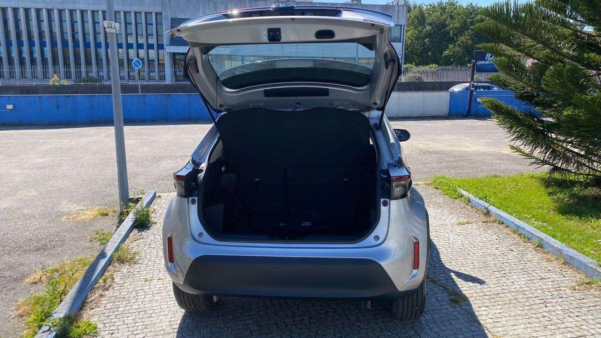 toyota-yaris-2022-hibrido-a-gasolina-1490cc