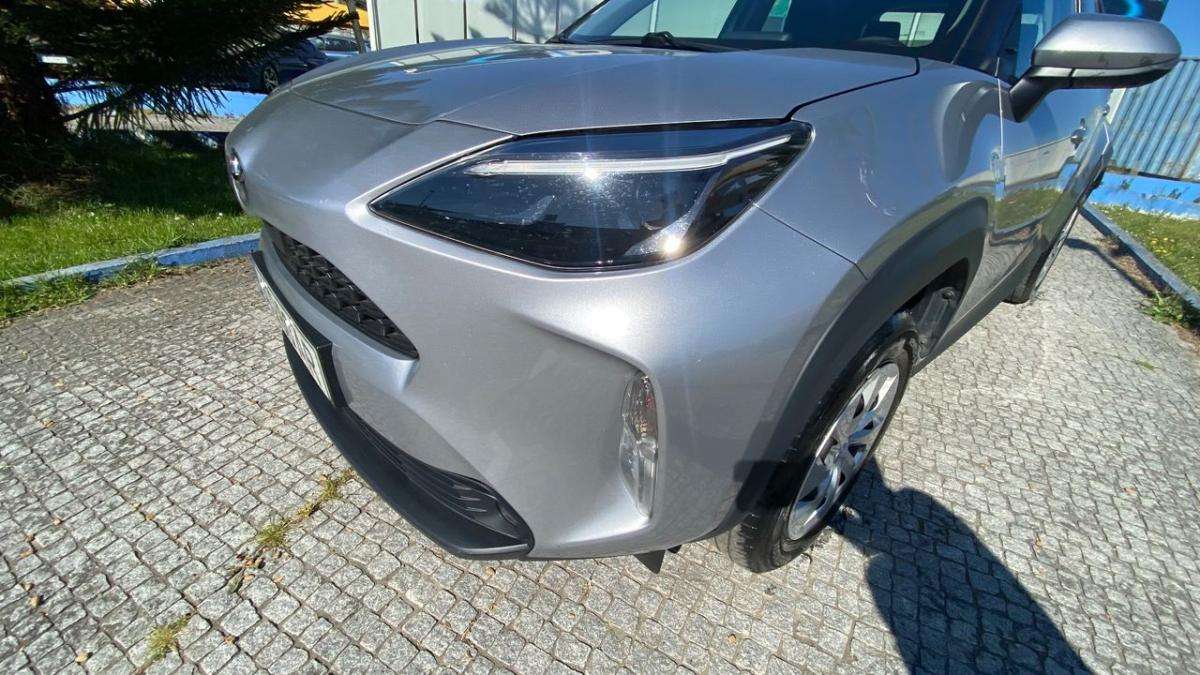 toyota-yaris-2022-hibrido-a-gasolina-1490cc