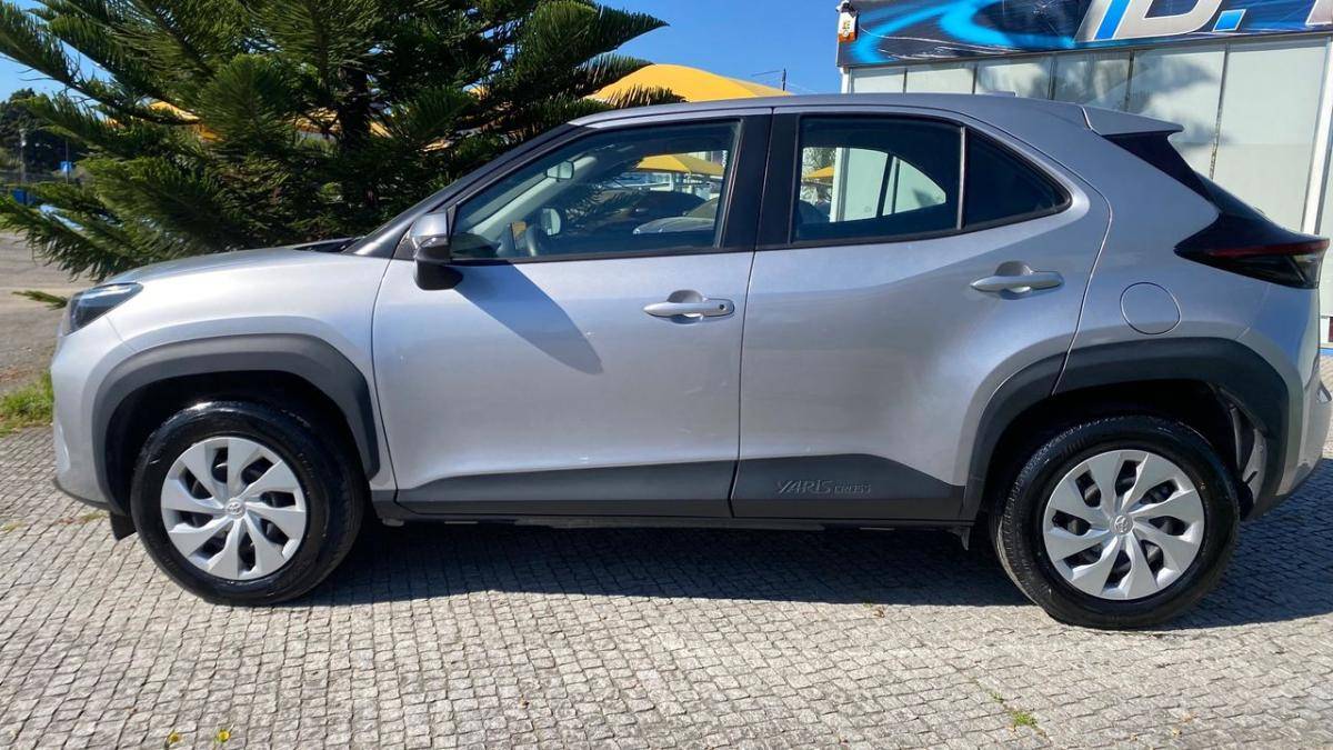 toyota-yaris-2022-hibrido-a-gasolina-1490cc