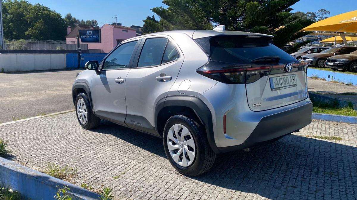 toyota-yaris-2022-hibrido-a-gasolina-1490cc