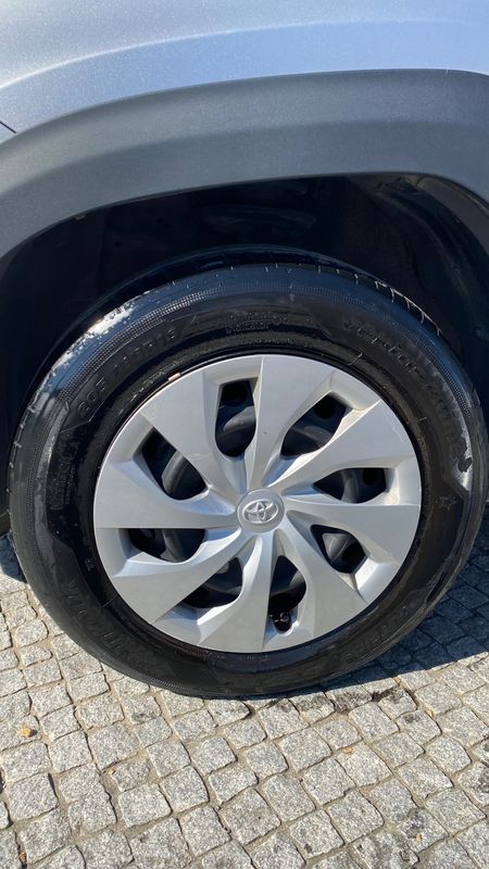 toyota-yaris-2022-hibrido-a-gasolina-1490cc