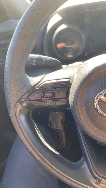 toyota-yaris-2022-hibrido-a-gasolina-1490cc