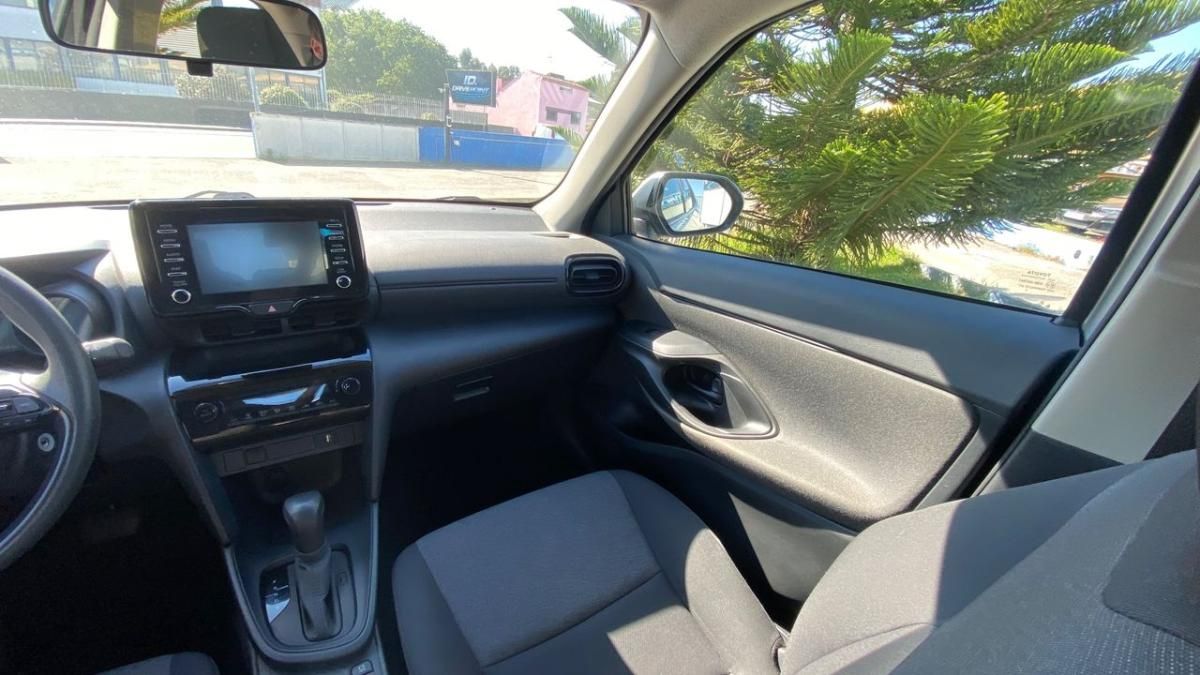 toyota-yaris-2022-hibrido-a-gasolina-1490cc
