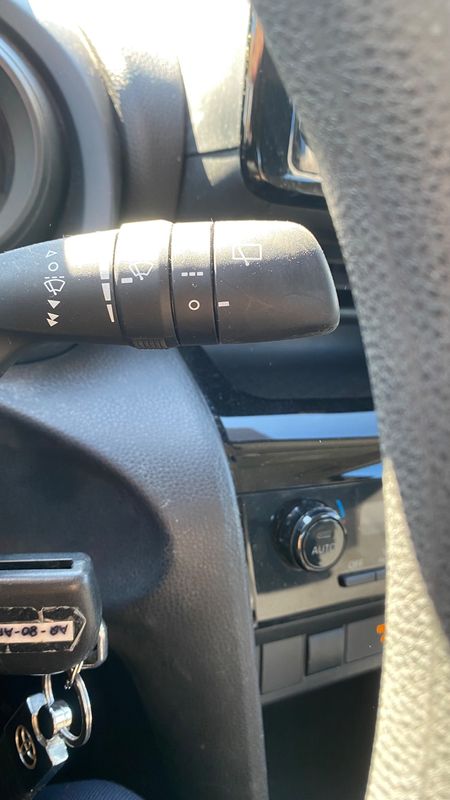 toyota-yaris-2022-hibrido-a-gasolina-1490cc