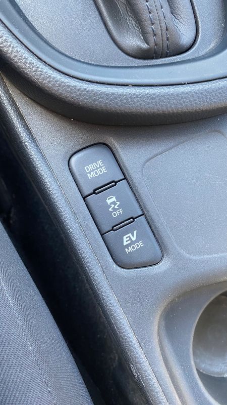 toyota-yaris-2022-hibrido-a-gasolina-1490cc