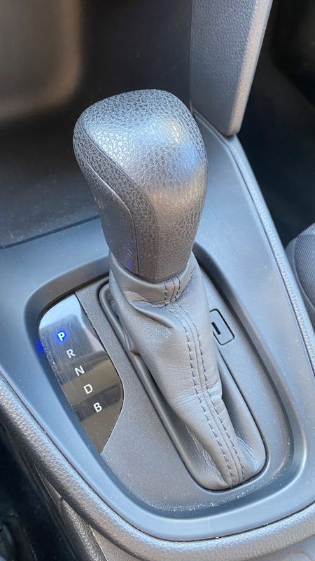 toyota-yaris-2022-hibrido-a-gasolina-1490cc