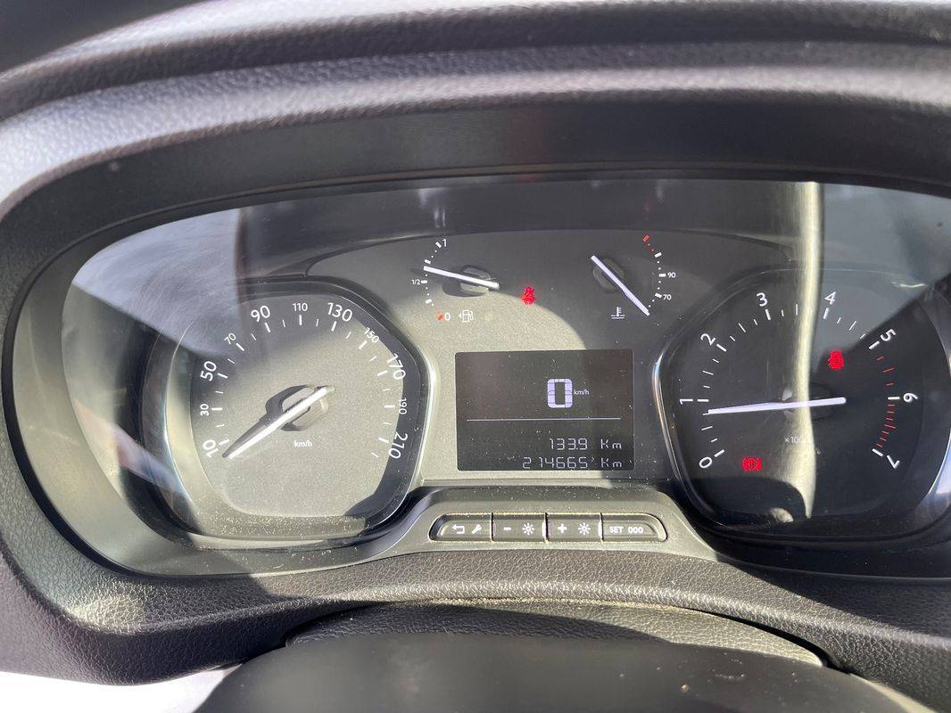 citroen-spacetourer-2021-diesel-1499cc