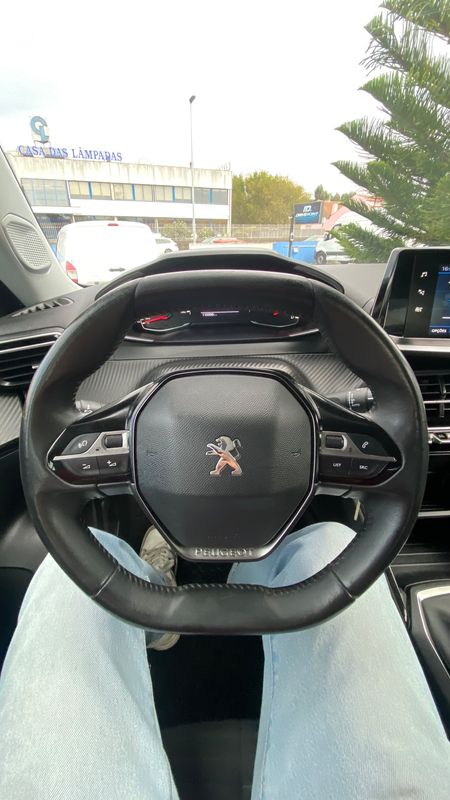 peugeot-2008-2021-diesel-1499cc