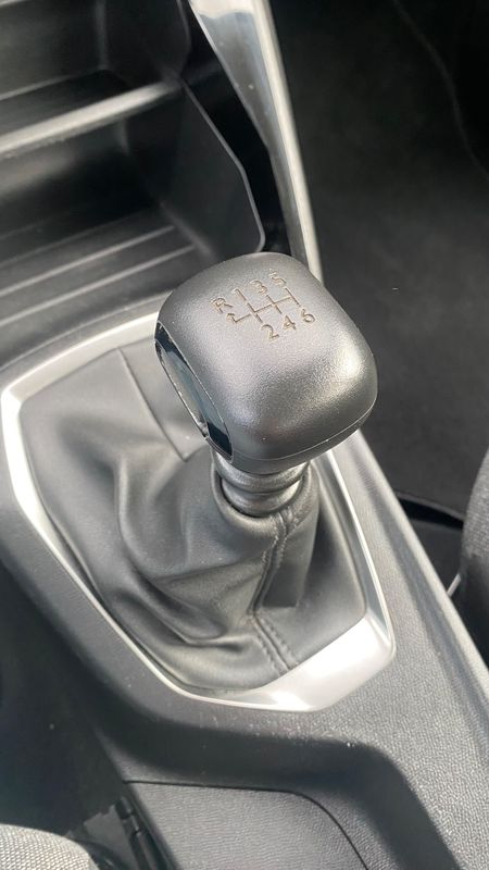 peugeot-2008-2021-diesel-1499cc
