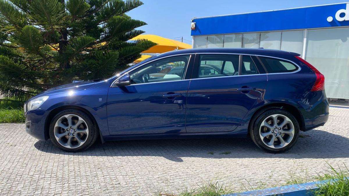volvo-v60-2012-diesel-1560cc