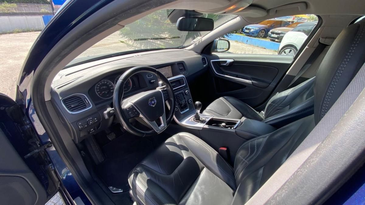 volvo-v60-2012-diesel-1560cc