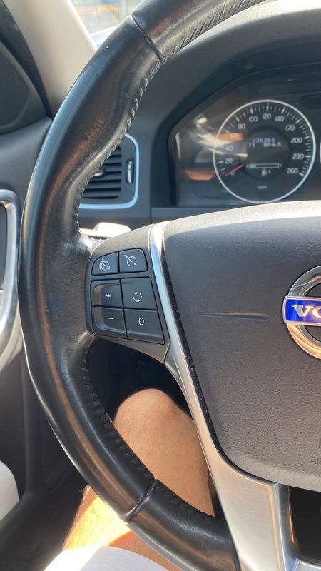 volvo-v60-2012-diesel-1560cc