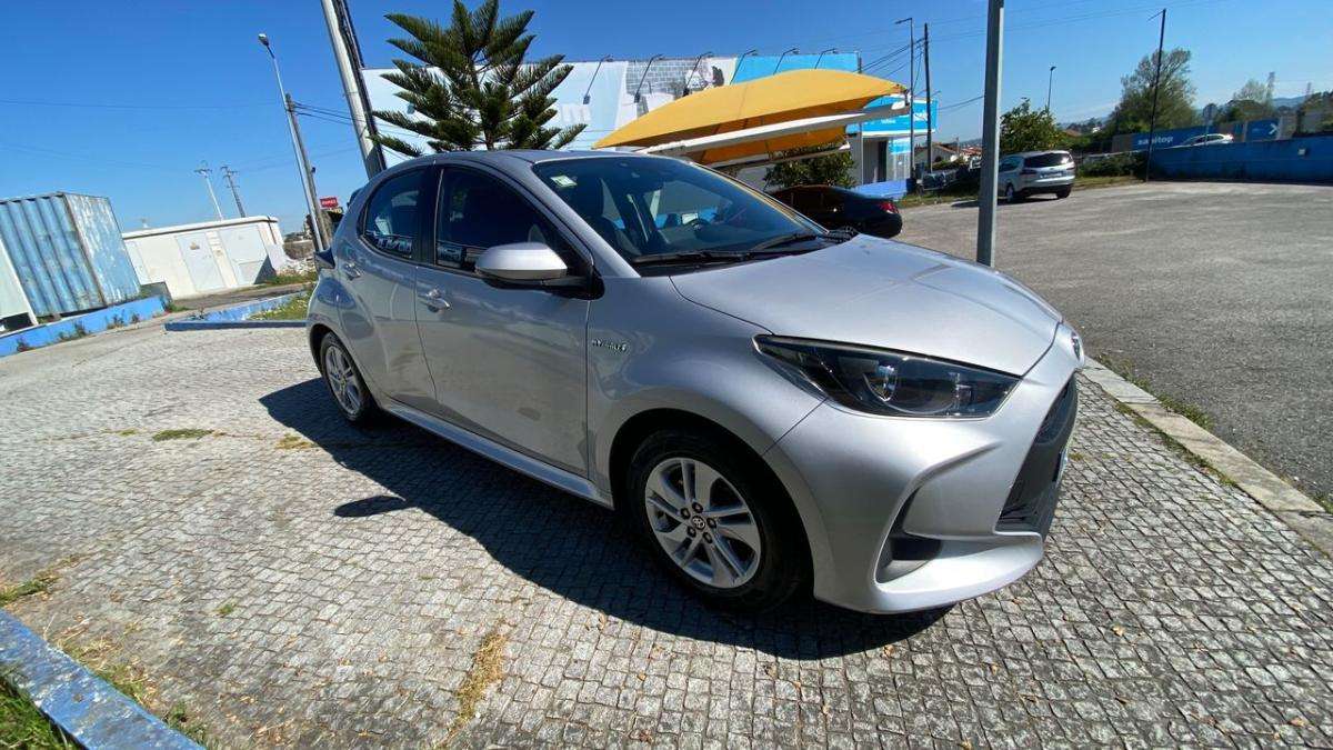 toyota-yaris-2021-hibrido-a-gasolina-1490cc