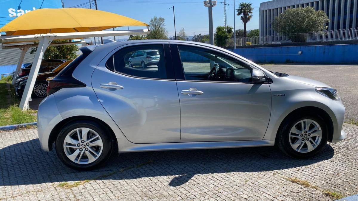 toyota-yaris-2021-hibrido-a-gasolina-1490cc