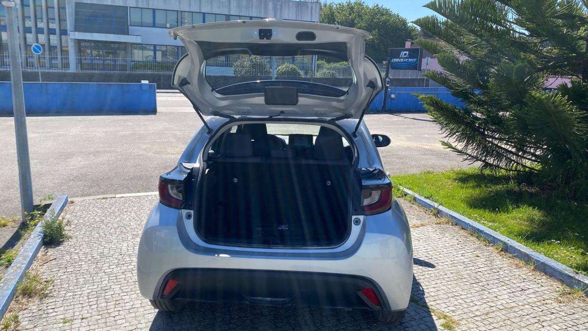 toyota-yaris-2021-hibrido-a-gasolina-1490cc