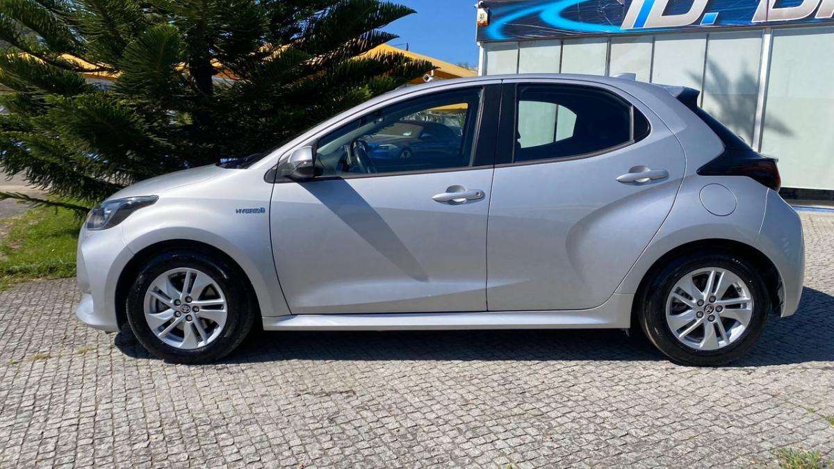 toyota-yaris-2021-hibrido-a-gasolina-1490cc