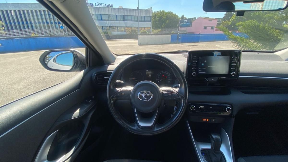 toyota-yaris-2021-hibrido-a-gasolina-1490cc