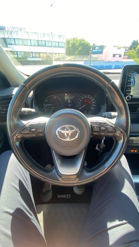 toyota-yaris-2021-hibrido-a-gasolina-1490cc