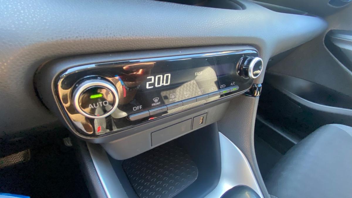 toyota-yaris-2021-hibrido-a-gasolina-1490cc