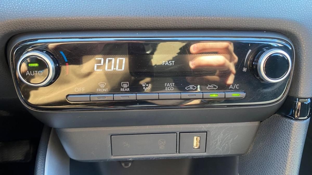 toyota-yaris-2021-hibrido-a-gasolina-1490cc