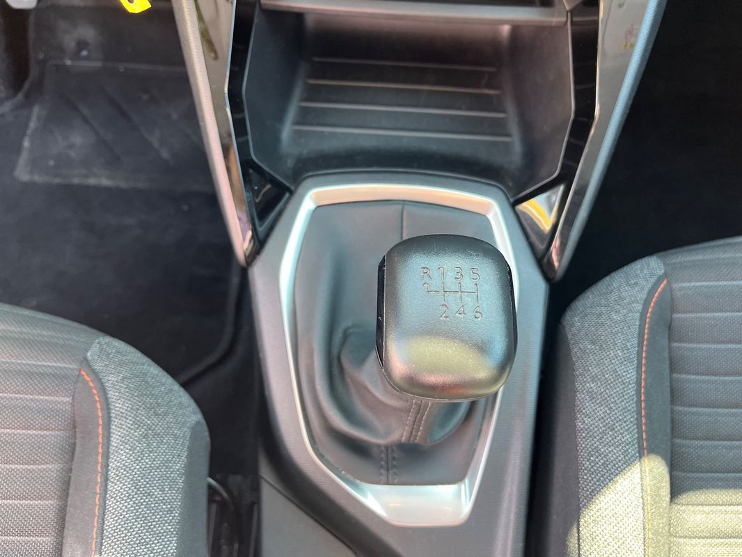 peugeot-2008-2021-diesel-1499cc