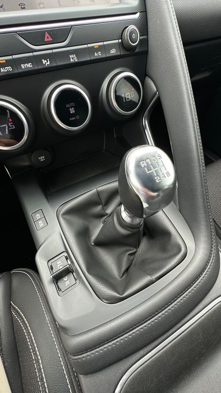 jaguar-e-pace-2018-diesel-1999cc
